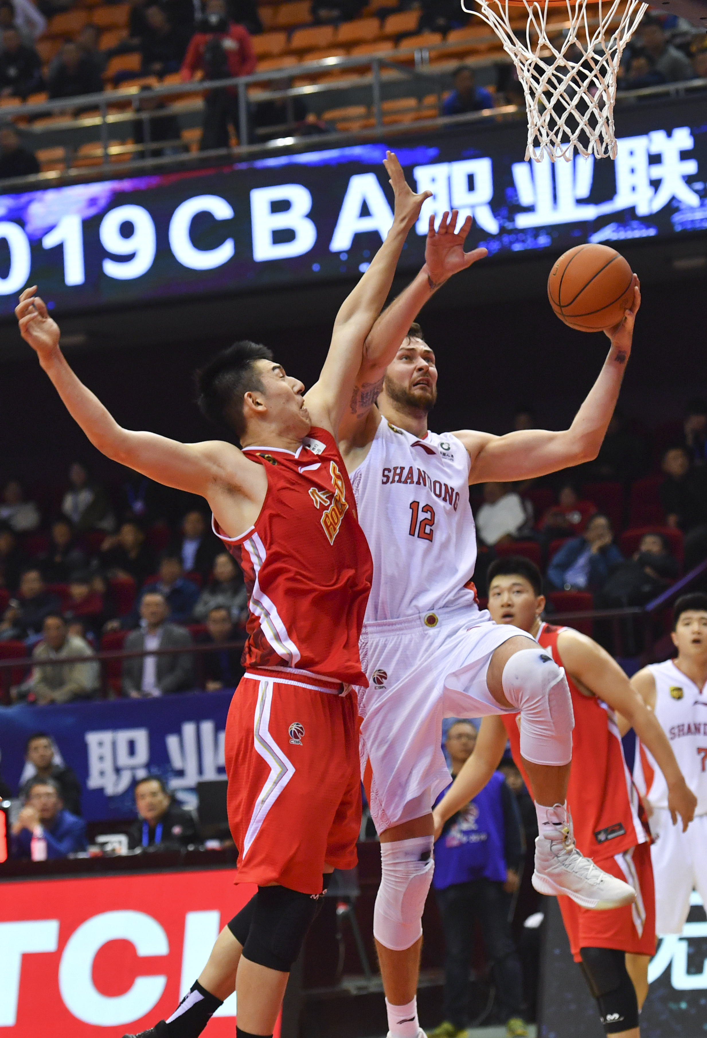 德天空：皇马有意法鹰后卫布朗，近期已派球探考察球员（德天空：皇马相中法鹰后卫布朗，近期开启球探考察）