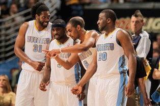 广州队主帅临场调整显功力（广州队主帅现场指挥见真章）