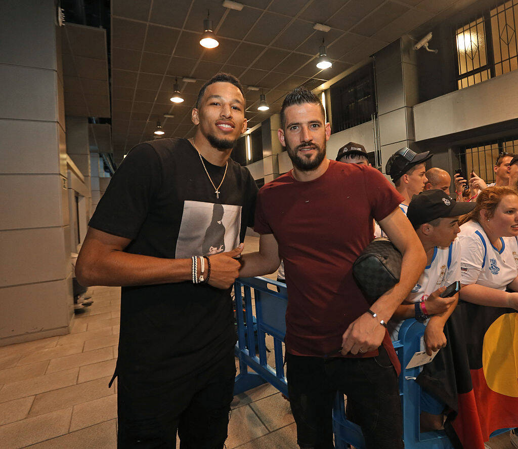 喀麦隆非洲杯大名单：姆伯莫领衔，巴索戈在列，奥纳纳无缘（喀麦隆非洲杯名单出炉：姆伯莫压阵，巴索戈入选，奥纳纳落选）