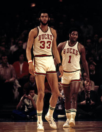 打入一球，费尔明当选巴萨回归诺坎普首战全场最佳球员（费尔明破门，荣膺巴萨重返诺坎普首战全场最佳）