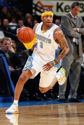 回顾苏炳添10次“破十”光辉瞬间（苏炳添十度破十：高光瞬间全记录）