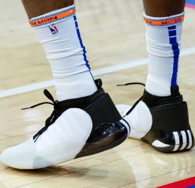 国米2-0拉齐奥全队评分：博尼8分，劳塔罗、齐沃7.5分（国米2-0拉齐奥赛后评分：博尼8分，劳塔罗与齐沃均为7.5分）